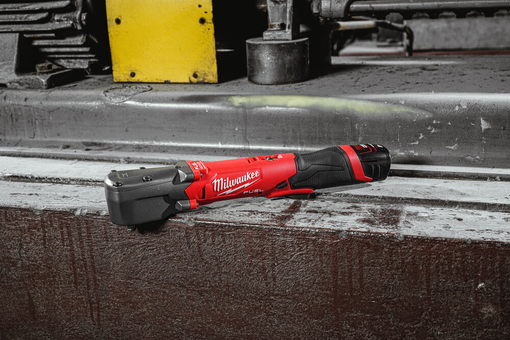 Pravoúhlý rázový utahovák Milwaukee M12 Fuel 3/8 - pohled na nářadí