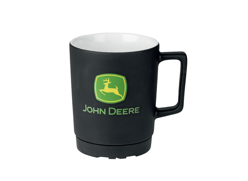 Hrnek John Deere s podložkou, černý - pohled zepředu