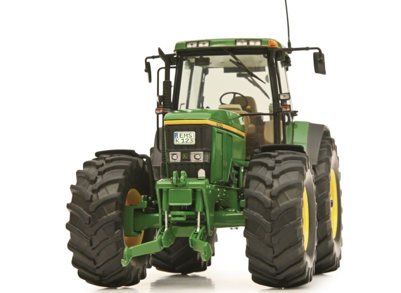 Model John Deere traktor 7800 - pohled zepředu