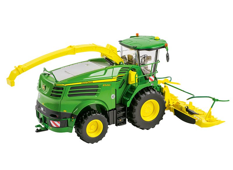 Model řezačka John Deere 8500i 1:32 - pohled zezadu