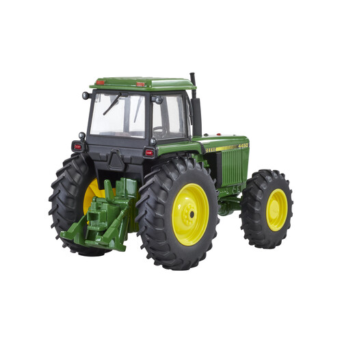 Model traktor John Deere 4450 1:32 - pohled z boku zezadu