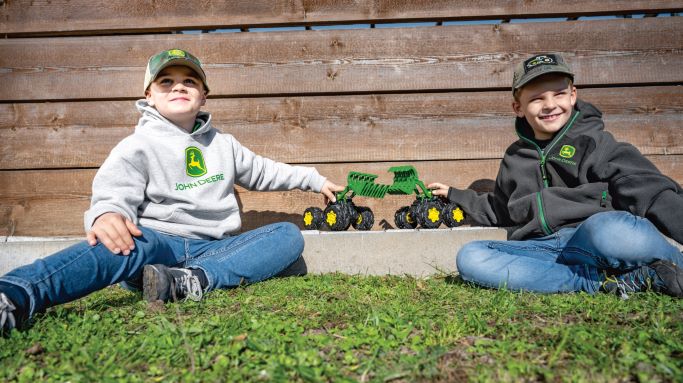 DETSKA-KSILTOVKA-JOHN-DEERE-S-TRAKTOREM-MASKACOVA_C.jpg