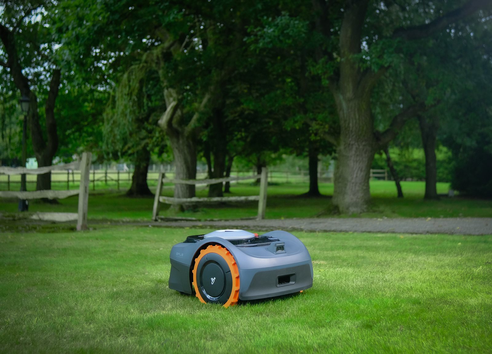 Robotická sekačka Segway Navimow i108E