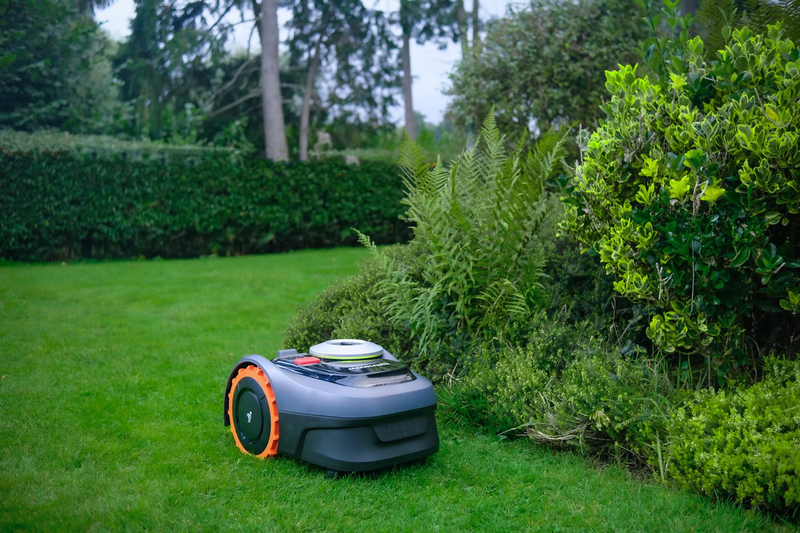 Robotická sekačka Segway Navimow i108E