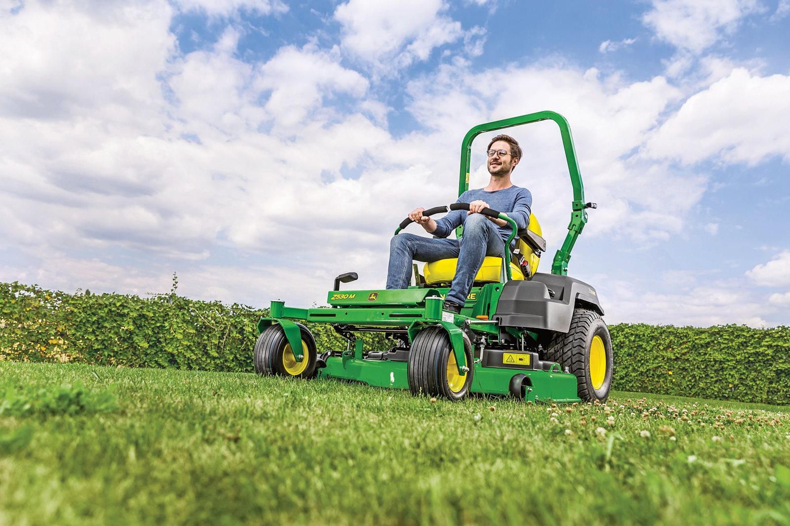 Žací stroj John Deere Z530M ZTRAK - snadno posečete Vaši zahradu