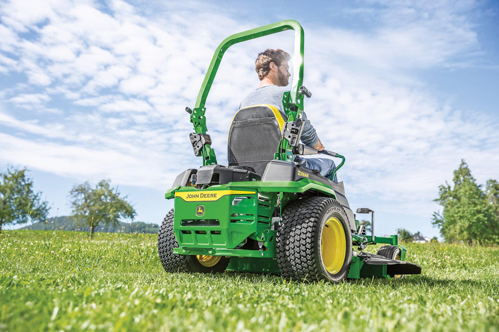 Žací stroj John Deere Z545R ZTRAK - dokonale posečený trávník