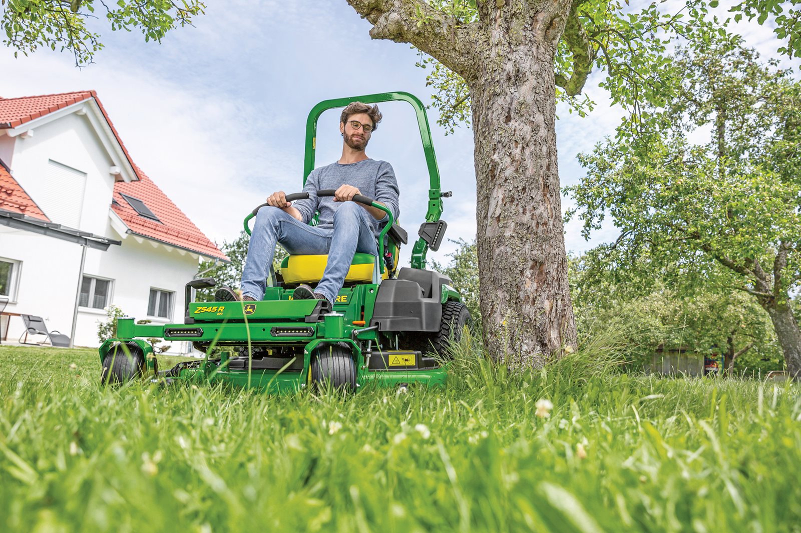 Žací stroj John Deere Z545R ZTRAK - na vaší zahradě zvládne každý detail